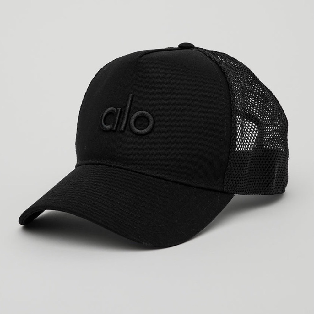 ALO Yoga District Trucker Hat - Black
